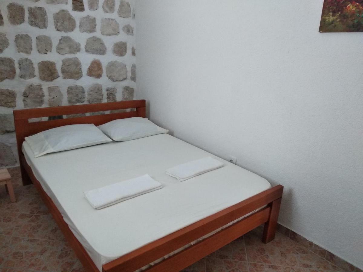 Old House Perast Apartment Bagian luar foto