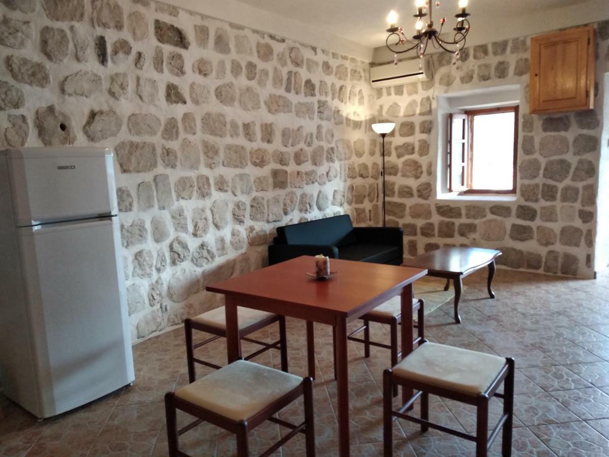 Old House Perast Apartment Bagian luar foto