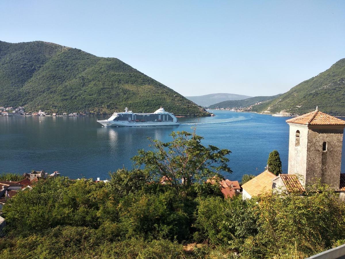 Old House Perast Apartment Bagian luar foto